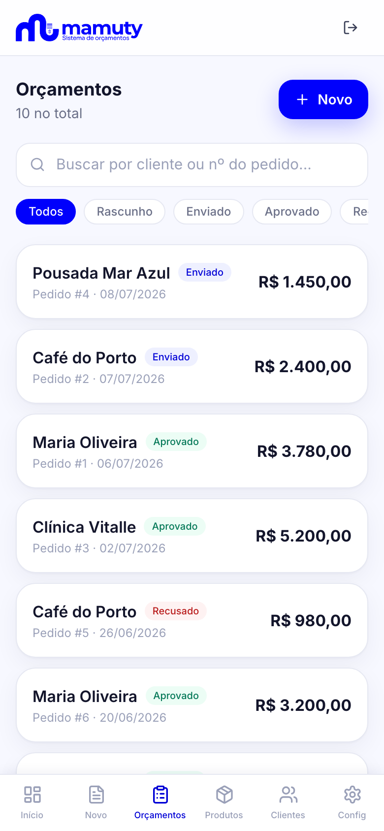 Lista de orçamentos no celular com status enviado, aprovado e valores